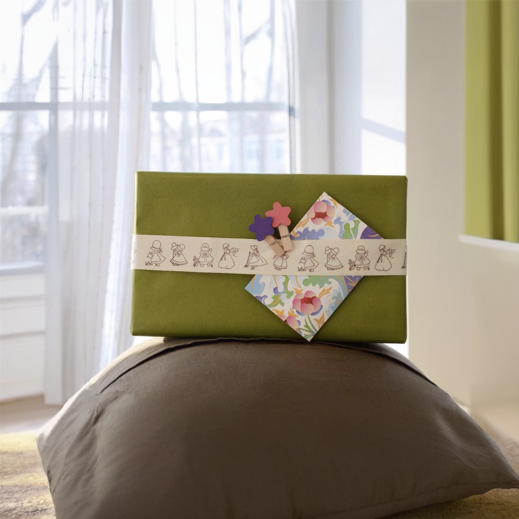 Праздничная упаковка подарков Услуга по упаковке подарков на день рождения