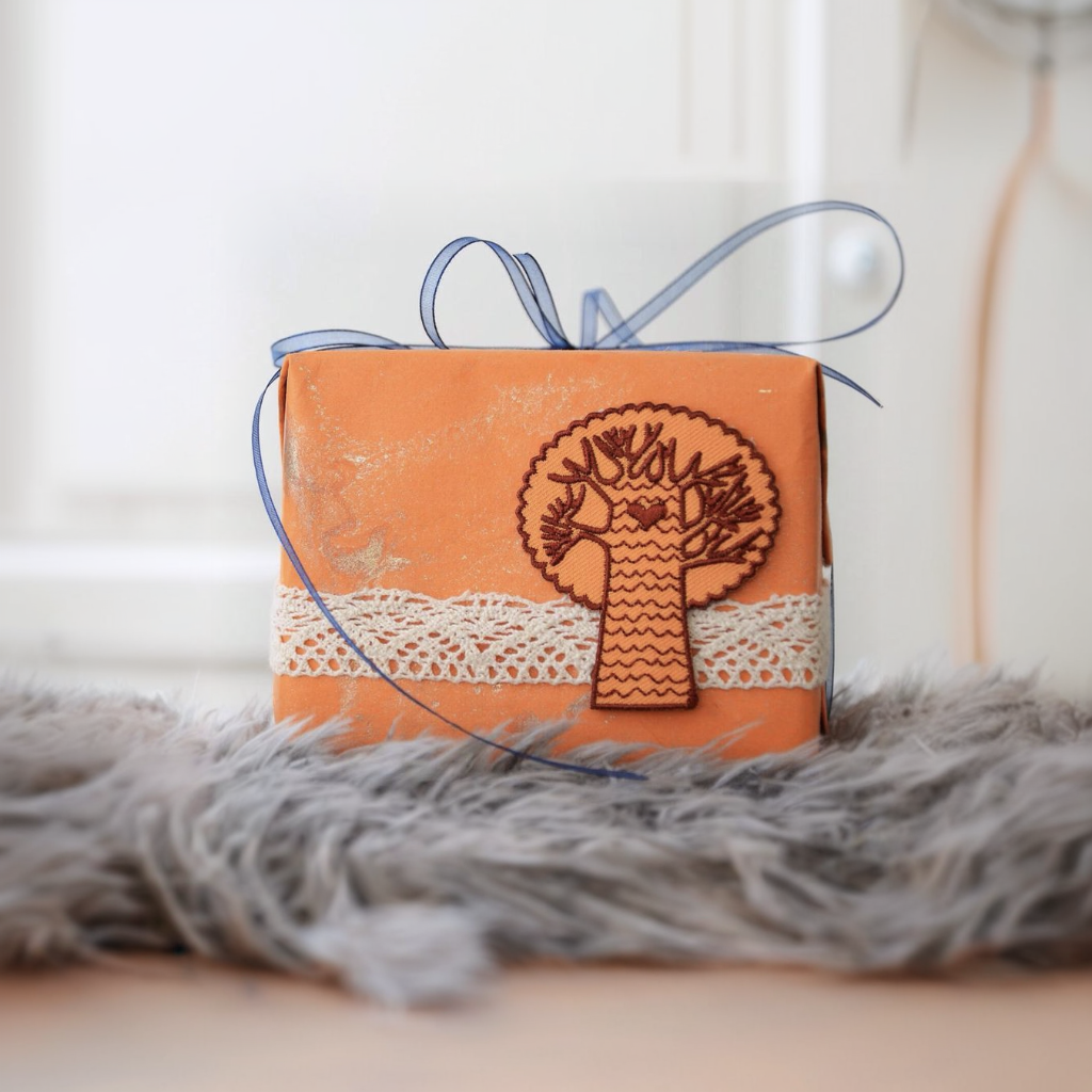 Праздничная упаковка подарков Услуга по упаковке подарков на день рождения