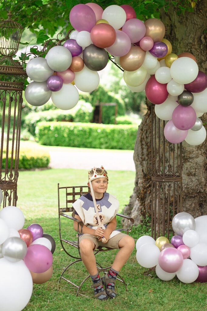 Украшение праздника или дня рождения надувными шарами и арка из шаров