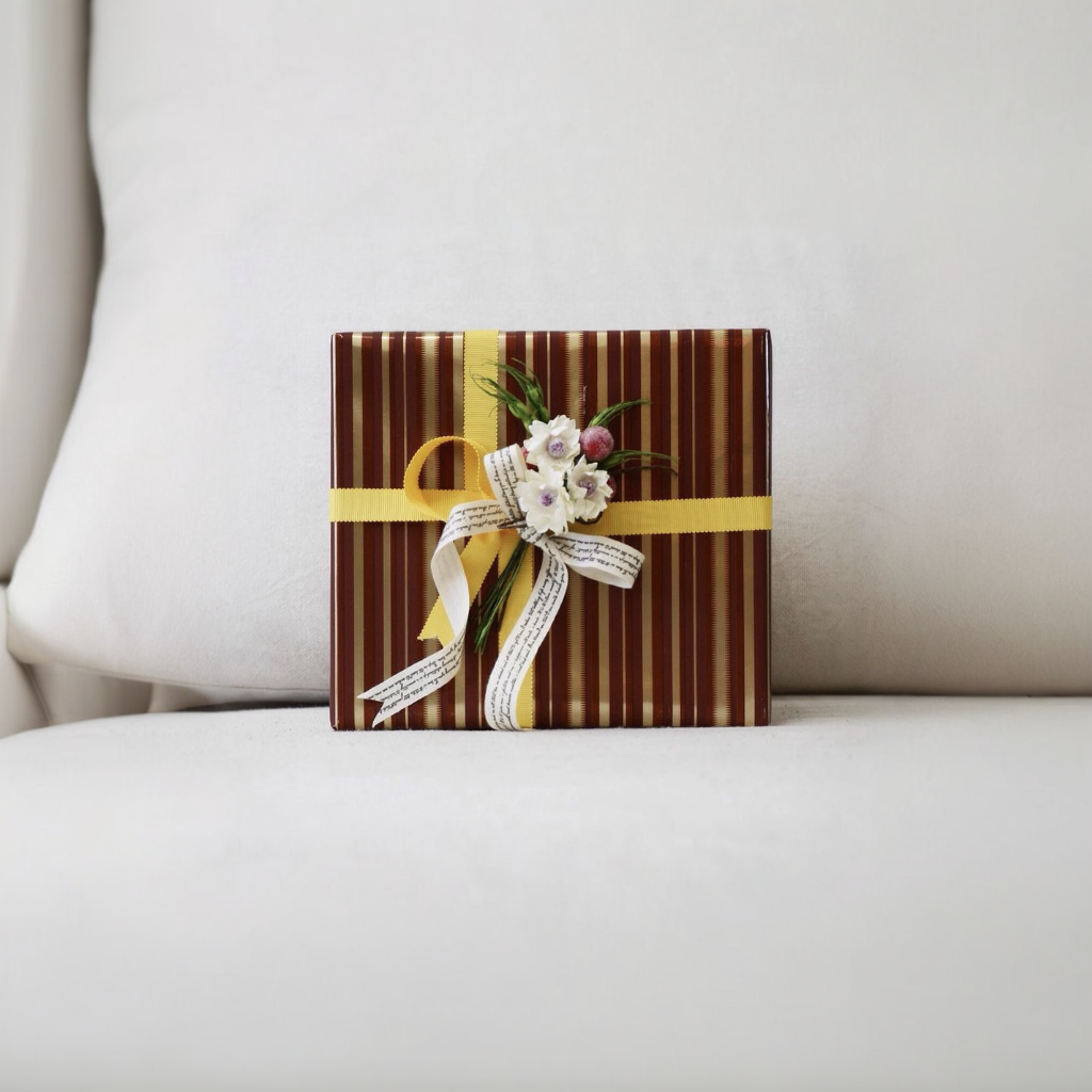 Праздничная упаковка подарков Услуга по упаковке подарков на день рождения