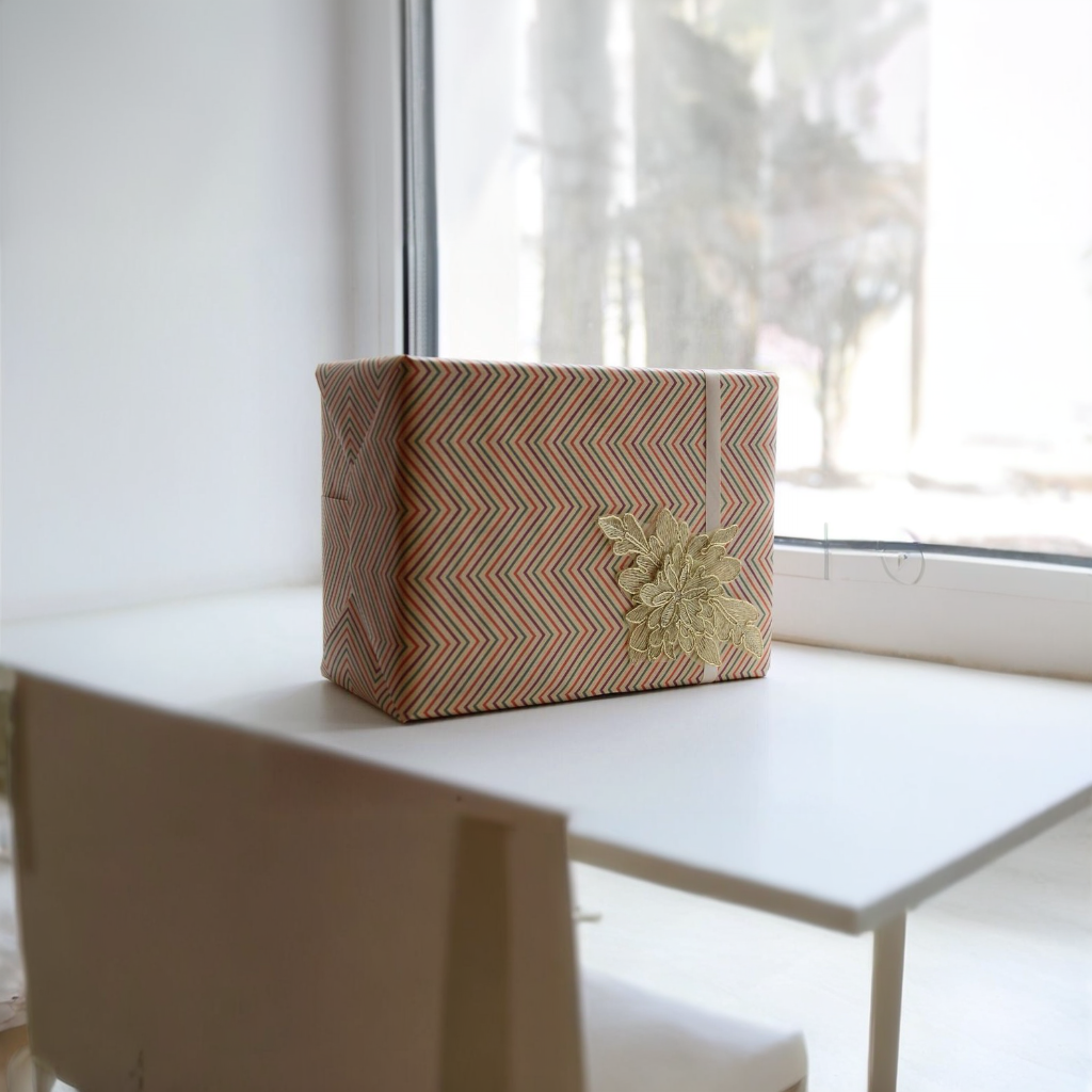 Праздничная упаковка подарков Услуга по упаковке подарков на день рождения