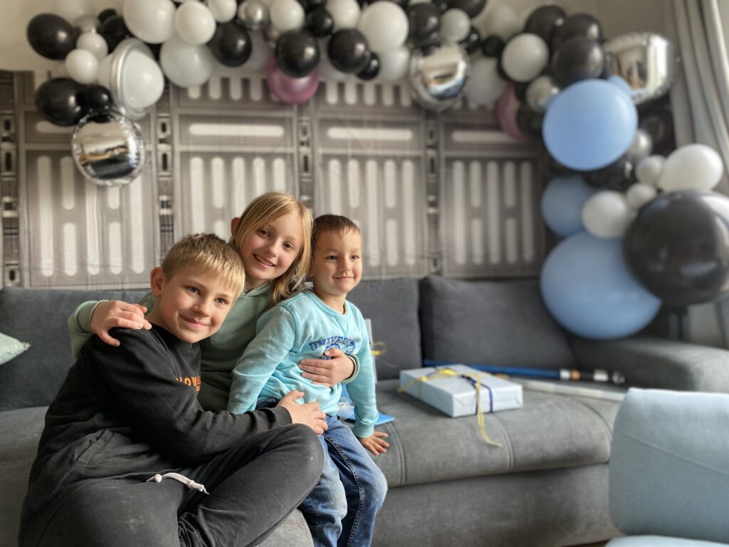 Украшение праздника или дня рождения надувными шарами и арка из шаров