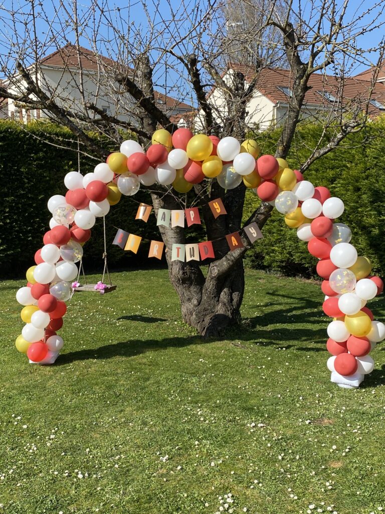 Украшение праздника или дня рождения надувными шарами и арка из шаров
