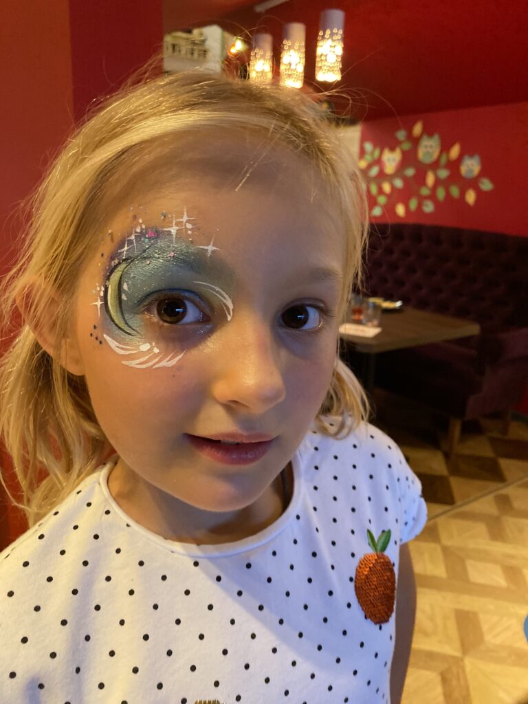 От Парижа до Лилля мы организуем счастливый детский день рождения или любой другой праздник - успейте осуществить детскую мечту вашего ребёнка. Детский День Рождения в Париже.