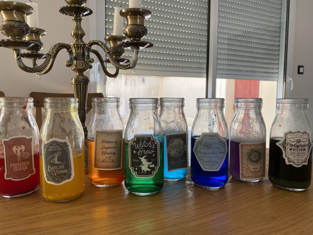 Динолэнд, Академия Магии, Пираты, Принцессы, Космическая Одиссея или любая ваша идея — мы разработаем сценарий с репликами, конкурсами, артефактами и подсказками.