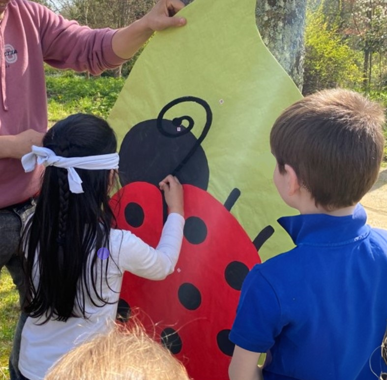 Мы разработаем сюжет праздника и проиграем его с детьми. Дети пройдут квест, споют весёлые поздравления, вручат подарки, разобьют пиньяту и оторвуться на весёлой дискотеке.